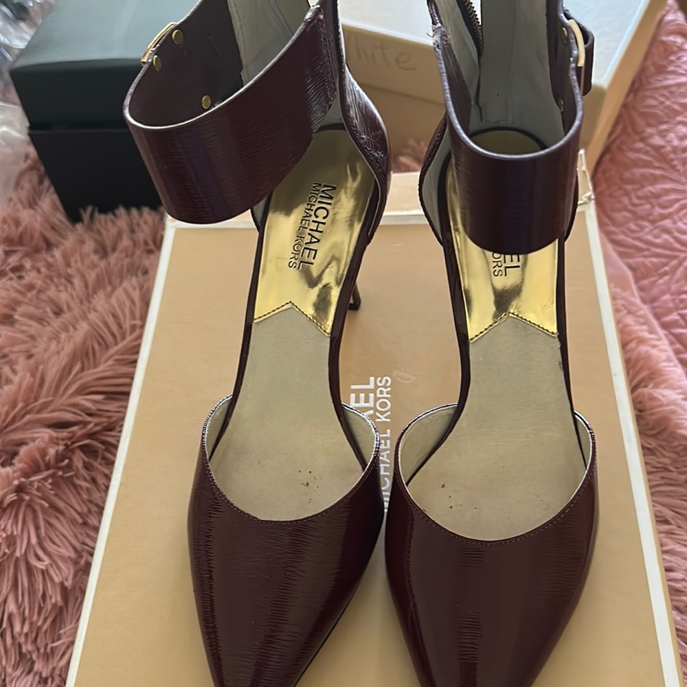 Michael Kors size 9 heel gently worn wine red